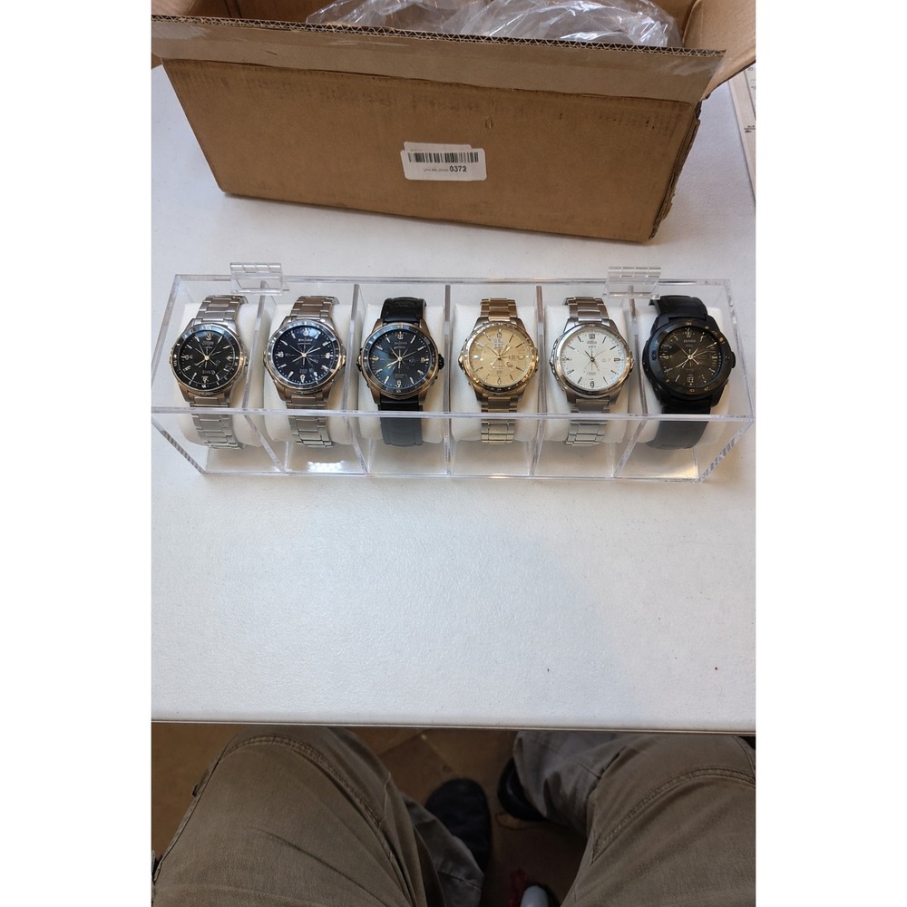 6 Slot Acrylic Watch Case With Pillows (Watches Not Included )